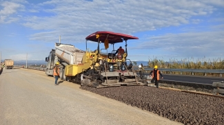 Dama Yol İnşaat olarak Rönesans Holding'in Alt Yükleniciliğinde  Mersin - Adana Gaziantep Hızlı Tren Hattı Projesi'nin (MAG) toprak işlerini yapmaktayız. 